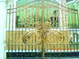 杭州铁艺大门与豪诚铁艺楼梯 专业定制，守护家门与品味生活